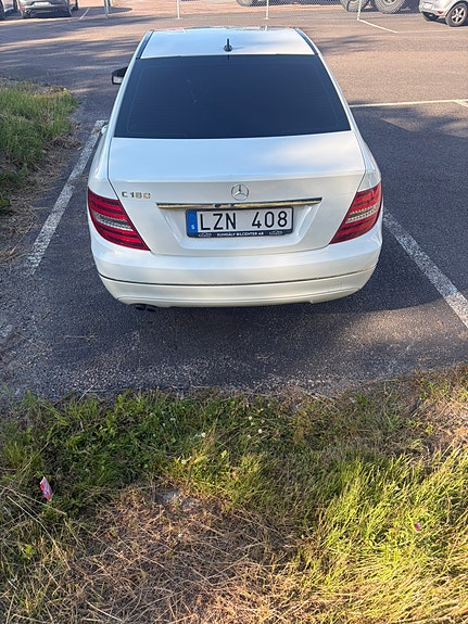 Mercedes-Benz C180 3 of 6