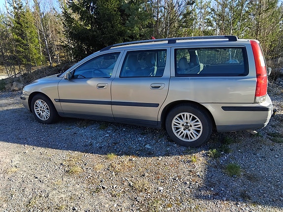 Volvo V70 2 of 2