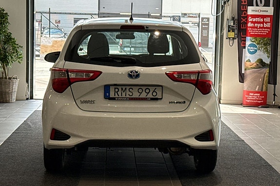 Toyota Yaris 7 of 25