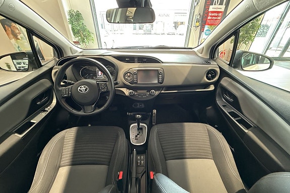 Toyota Yaris 13 of 25