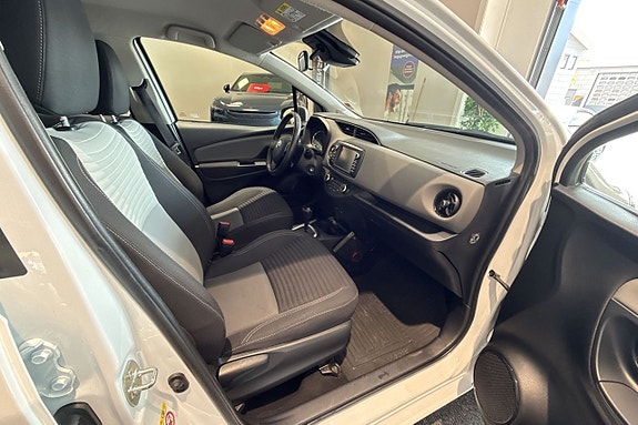 Toyota Yaris 9 of 25