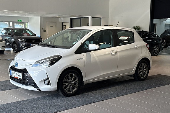 Toyota Yaris 2 of 5