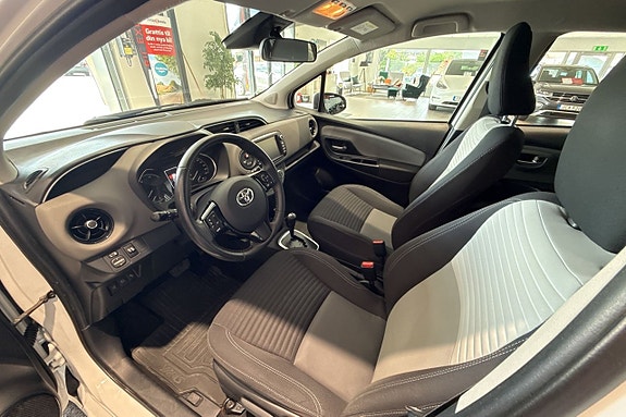 Toyota Yaris 12 of 25
