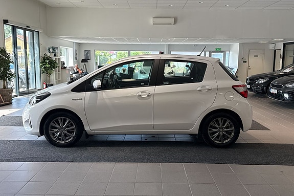 Toyota Yaris 6 of 25