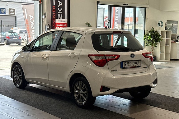 Toyota Yaris 3 of 5