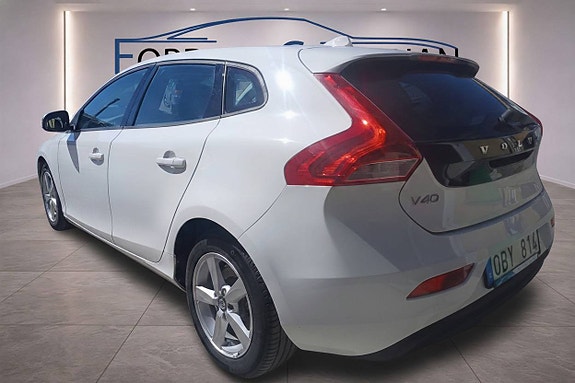 Volvo V40 3 of 5
