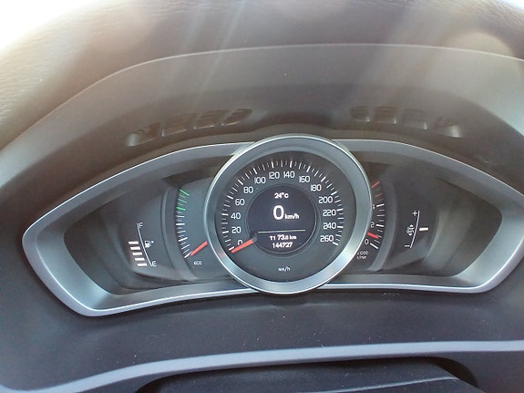 Volvo V40 9 of 13