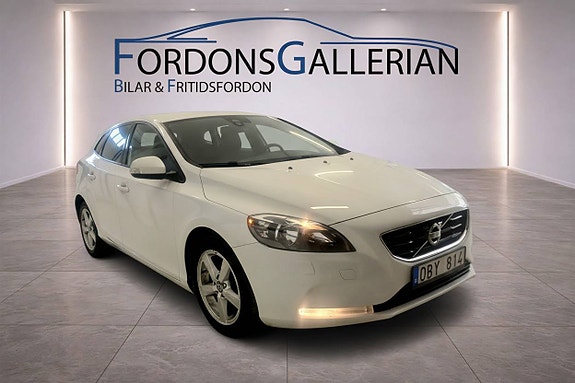 Volvo V40 2 of 5