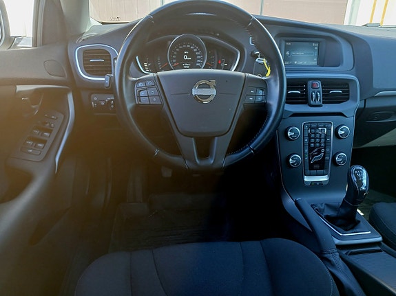 Volvo V40 7 of 13