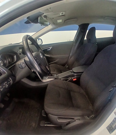 Volvo V40 8 of 13