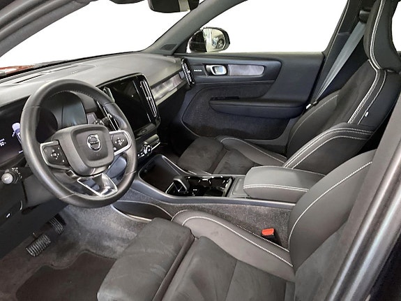 Volvo EX40 8 of 11