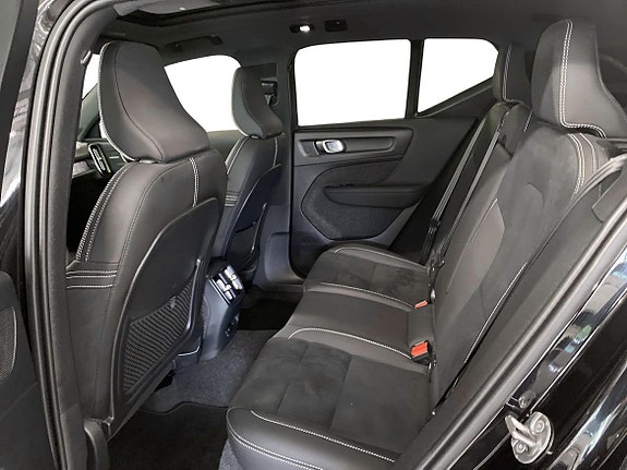 Volvo EX40 7 of 11