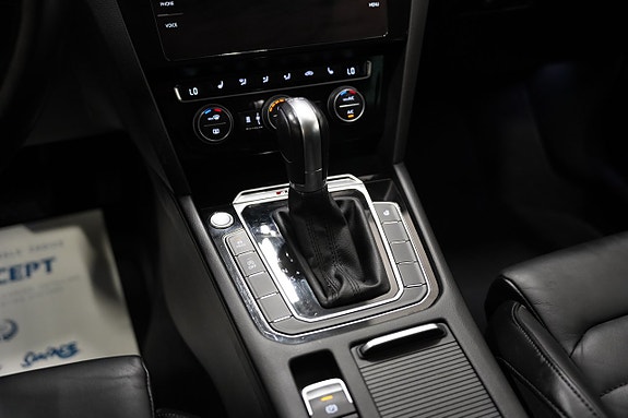 Volkswagen Passat 14 of 23