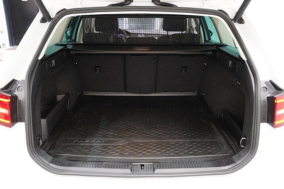 Volkswagen Passat 21 of 23