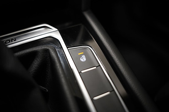 Volkswagen Passat 10 of 23