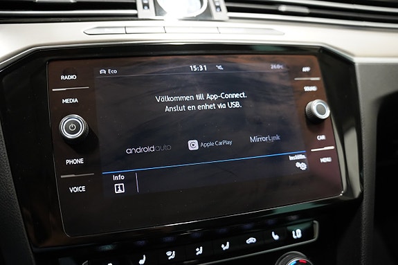 Volkswagen Passat 17 of 23