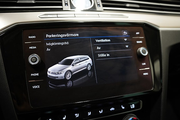 Volkswagen Passat 16 of 23
