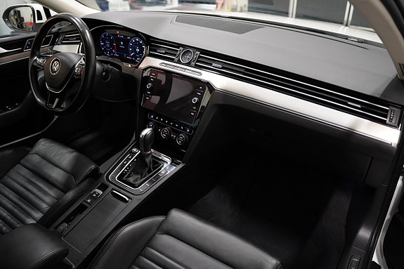 Volkswagen Passat 8 of 23