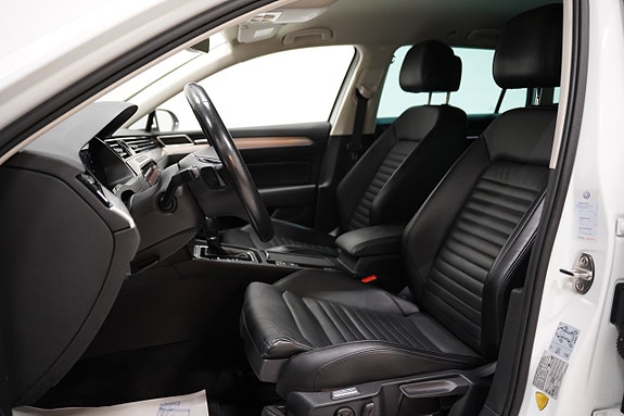Volkswagen Passat 7 of 23