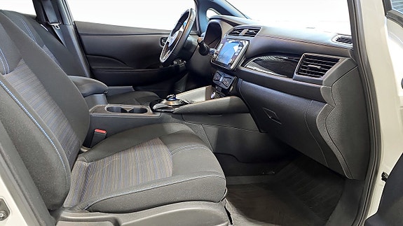Nissan Leaf 3 of 5