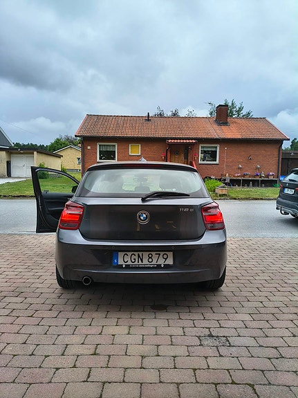 BMW 118d 4 of 16