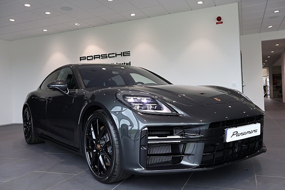 Porsche Panamera 4 4 of 5