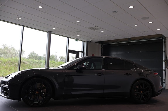 Porsche Panamera 4 13 of 24