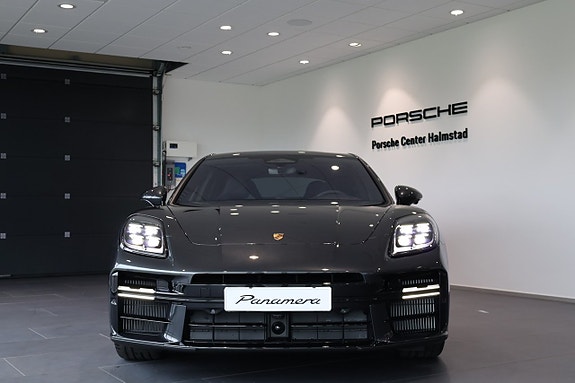 Porsche Panamera 4 3 of 5