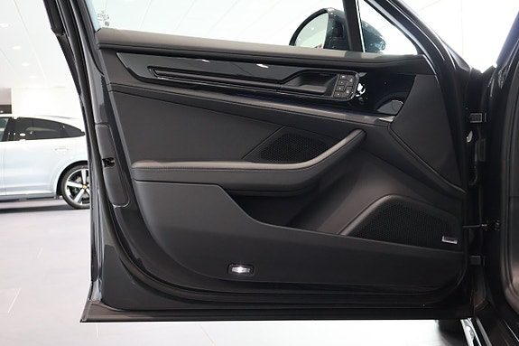 Porsche Panamera 4 16 of 24