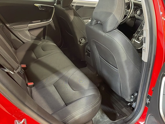 Volvo V60 8 of 20