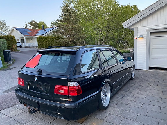 BMW 525i 2 of 6