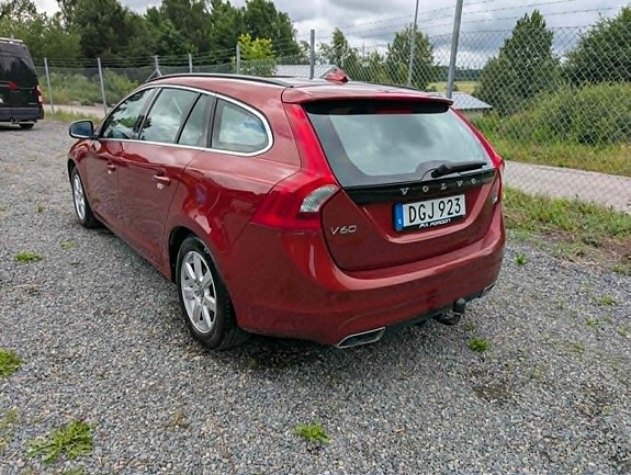 Volvo V60 2 of 5