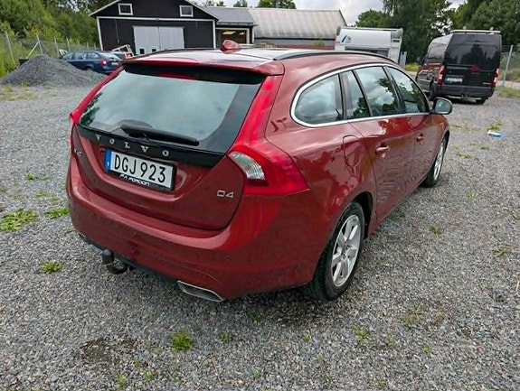 Volvo V60 4 of 5