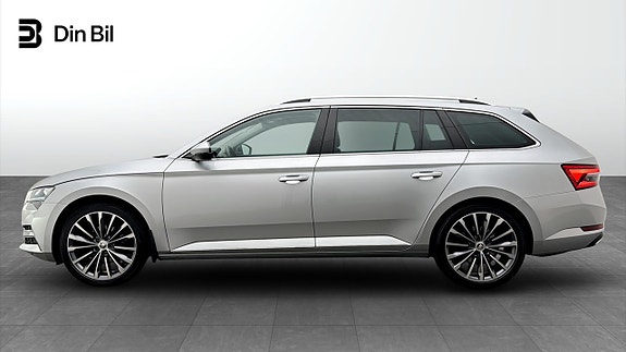 Skoda Superb 2 of 5