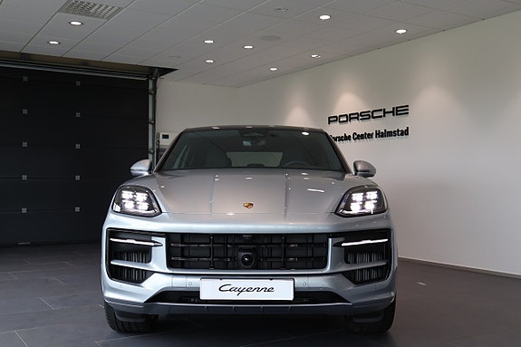 Porsche Cayenne 3 of 5