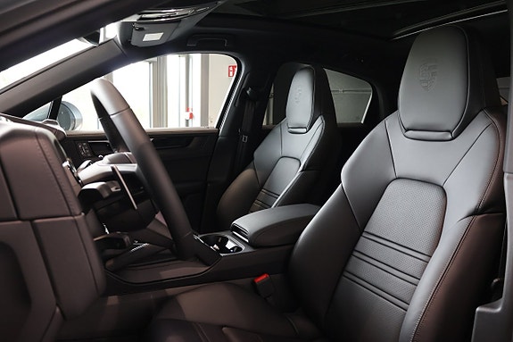 Porsche Cayenne 16 of 28