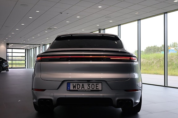 Porsche Cayenne 8 of 28