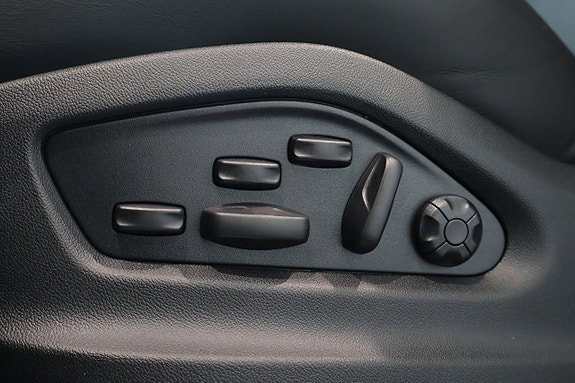 Porsche Cayenne 17 of 28
