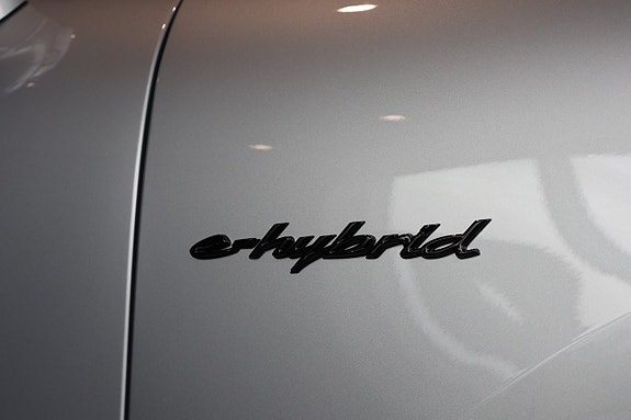 Porsche Cayenne 10 of 28