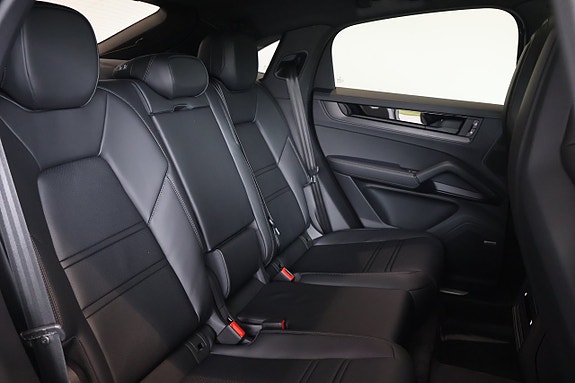 Porsche Cayenne 22 of 28