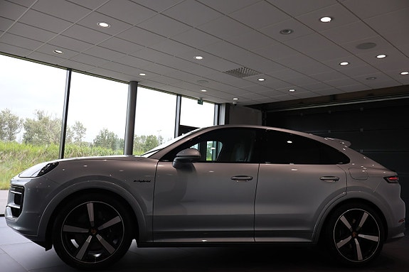 Porsche Cayenne 11 of 28