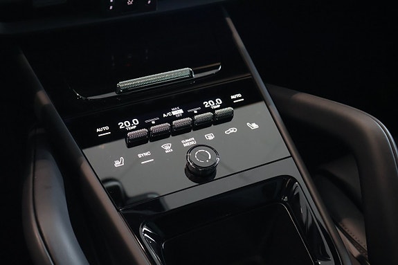 Porsche Cayenne 25 of 28