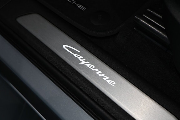 Porsche Cayenne 15 of 28