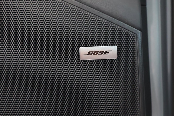 Porsche Cayenne 14 of 28