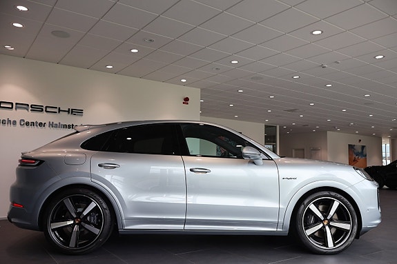 Porsche Cayenne 5 of 5