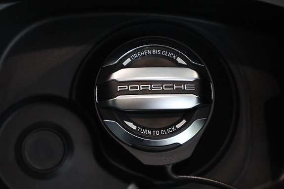 Porsche Cayenne 12 of 28
