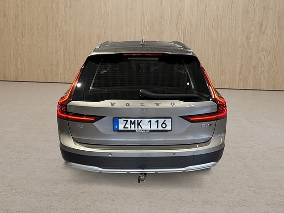 Volvo V90 Cross Country 11 of 11