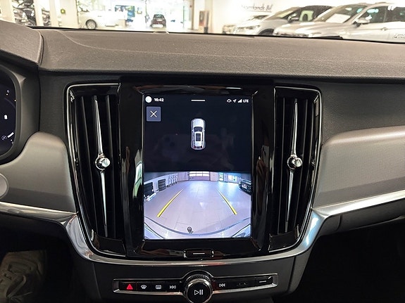 Volvo V90 Cross Country 8 of 11