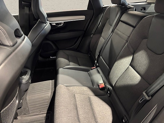 Volvo V90 Cross Country 7 of 11