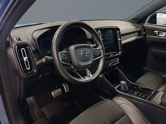 Volvo XC40 4 of 5